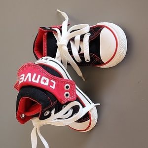 Chuck Taylor Converse black/red sz 5
